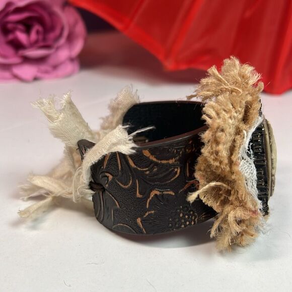 Handmade Steam Punk Cameo Leather Cuff Bracelet Conversation Starter - Picture 3 of 6